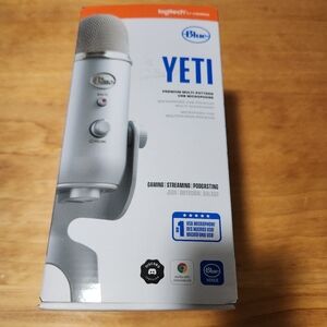 Blue Yeti USB Microphone in Silver